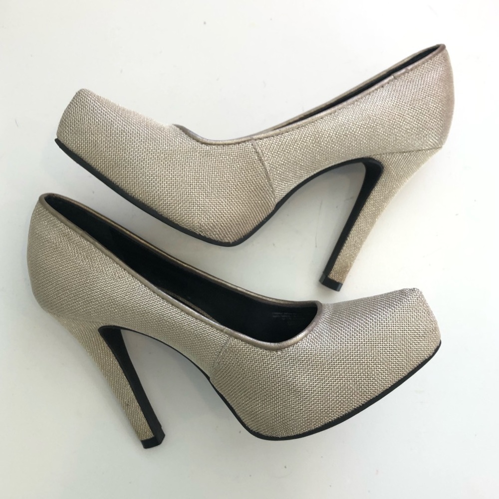 Gianni Bini Gold Champagne platform heels size 6